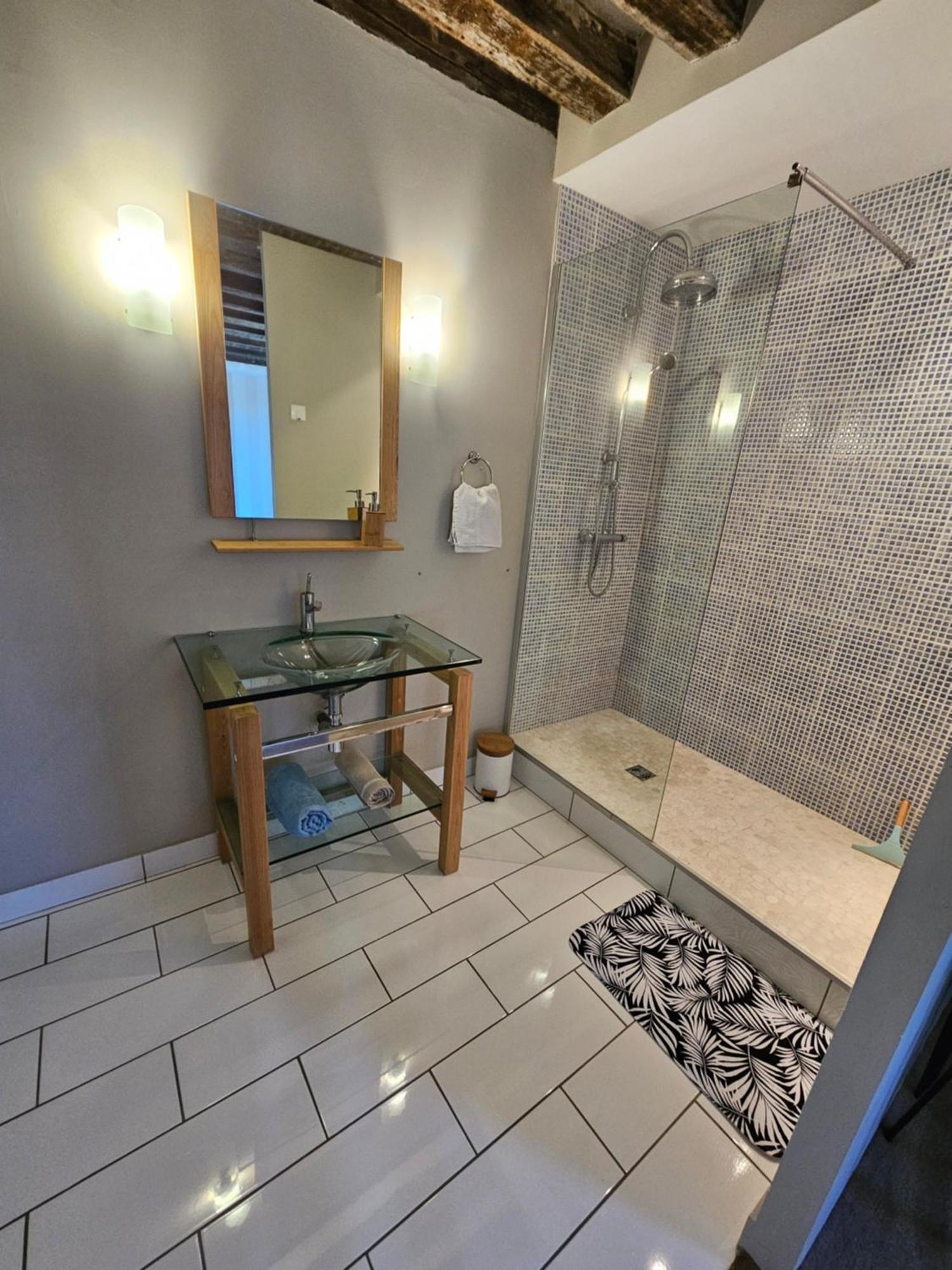 Chambre Avec Salle De Bain Hotel Donzy Екстериор снимка